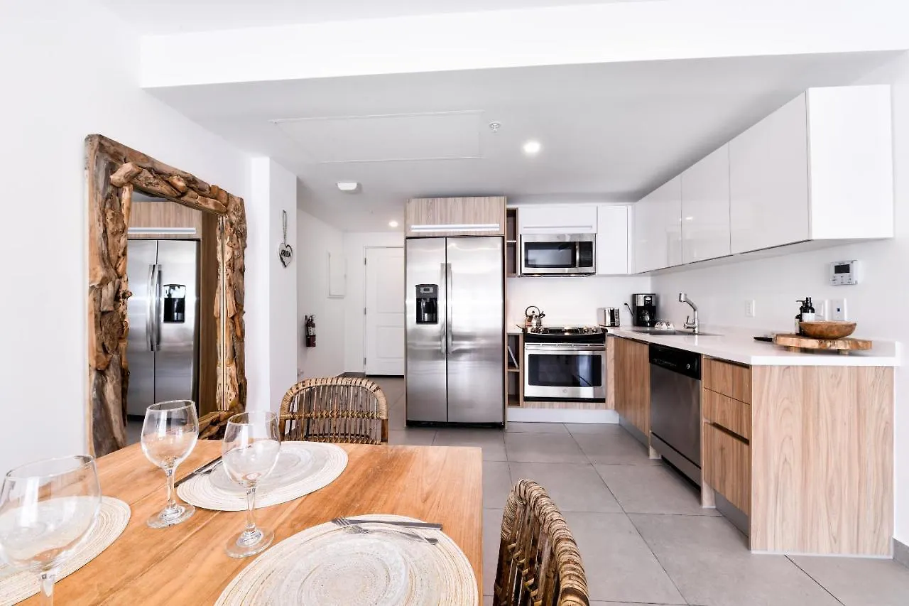 Stylish Luxury Condo, Central Location, Ocean View, Pool オラニエスタッド 0*,  アルバ