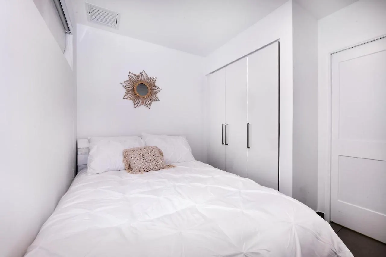 Stylish Luxury Condo, Central Location, Ocean View, Pool オラニエスタッド