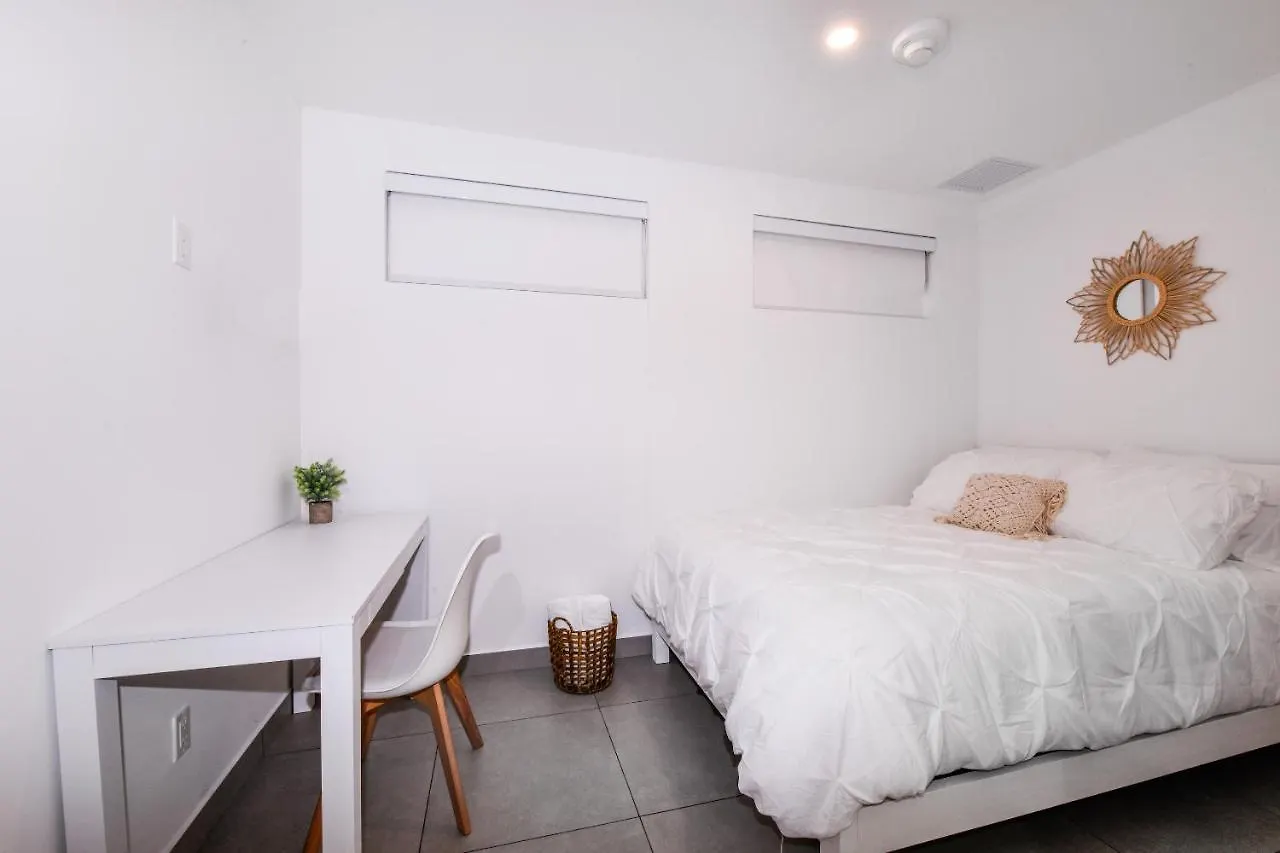 Stylish Luxury Condo, Central Location, Ocean View, Pool オラニエスタッド 0*,  アルバ